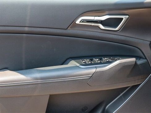 Certified 2026 Kia Sportage EX w/ EX Panoramic Sunroof Package image 18