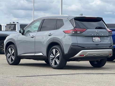 Used 2022 Nissan Rogue Platinum w/ Head-Up Display Package image 7