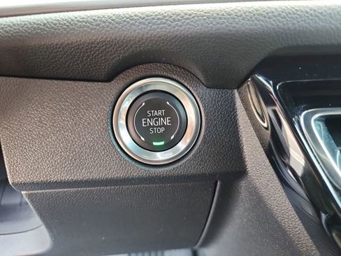 Used 2025 Chevrolet Traverse LT w/ Driver Confidence Package FWD image 17