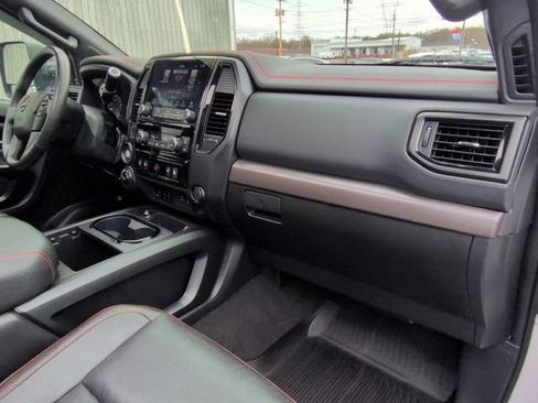 Used 2024 Nissan Titan PRO-4X w/ Pro-4x Convenience Package image 32
