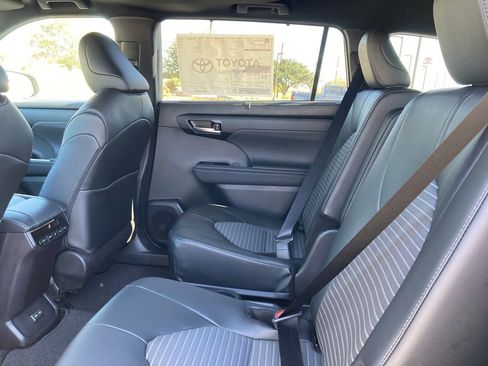 New 2026 Toyota Highlander XSE image 3