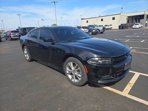 Used 2020 Dodge Charger SXT AWD/4WD image 3