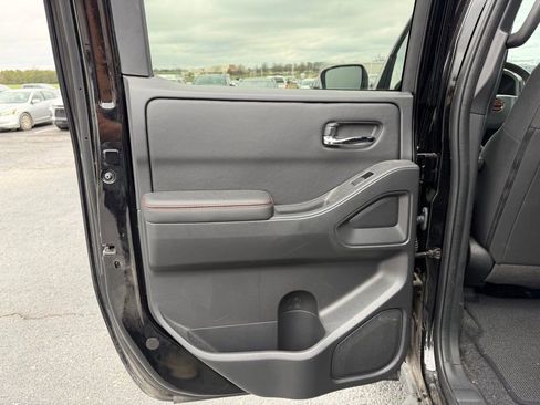 Used 2025 Nissan Frontier PRO-4X image 15