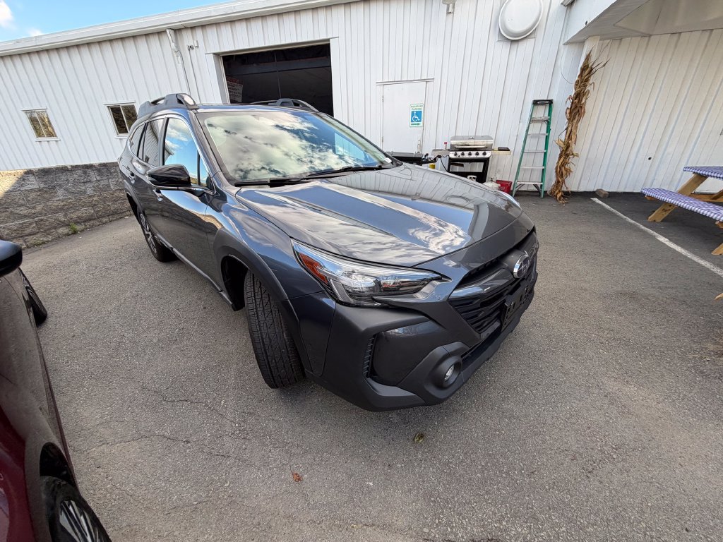 Used 2023 Subaru Outback Premium AWD/4WD image 7
