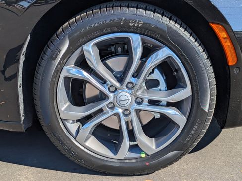 New 2026 Chrysler Pacifica Pinnacle image 11