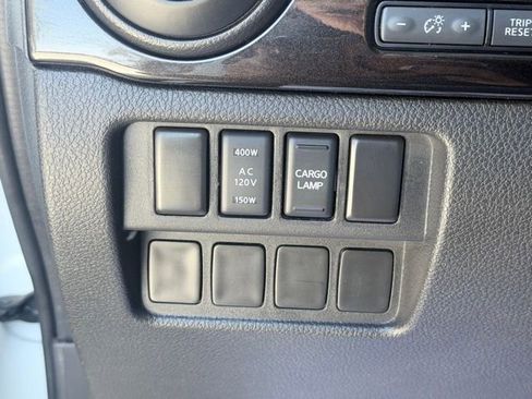 Used 2019 Nissan Titan SV w/ SV Convenience Package AWD/4WD image 23