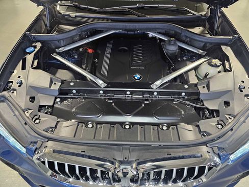 Used 2019 BMW X5 xDrive40i w/ M Sport Package AWD/4WD image 9