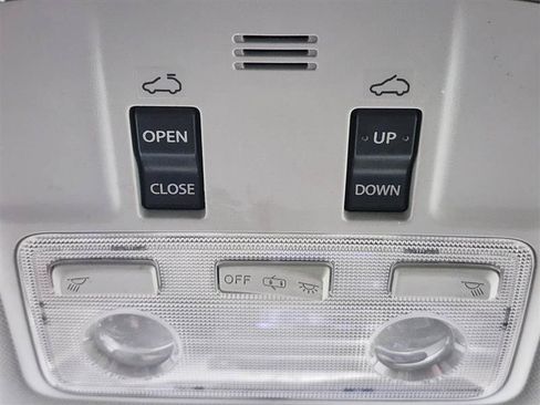 Used 2013 Toyota RAV4 Limited AWD/4WD image 39