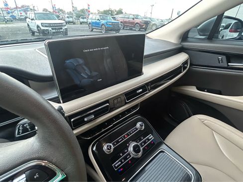 Used 2023 Lincoln Nautilus FWD image 46