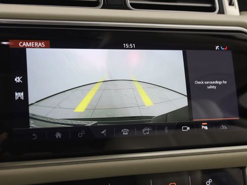 Used 2020 Land Rover Range Rover HSE image 10