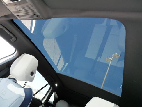 Used 2023 Volkswagen ID.4 Pro S image 32