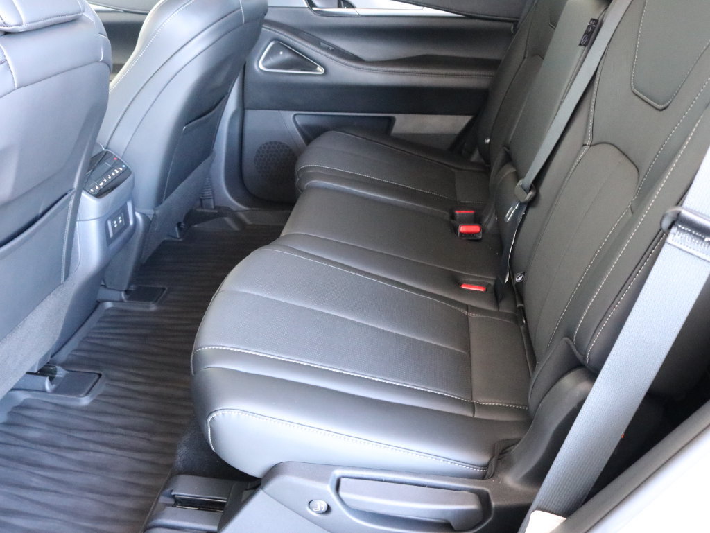 Certified 2026 INFINITI QX60 Luxe w/ Cargo Package AWD/4WD image 32