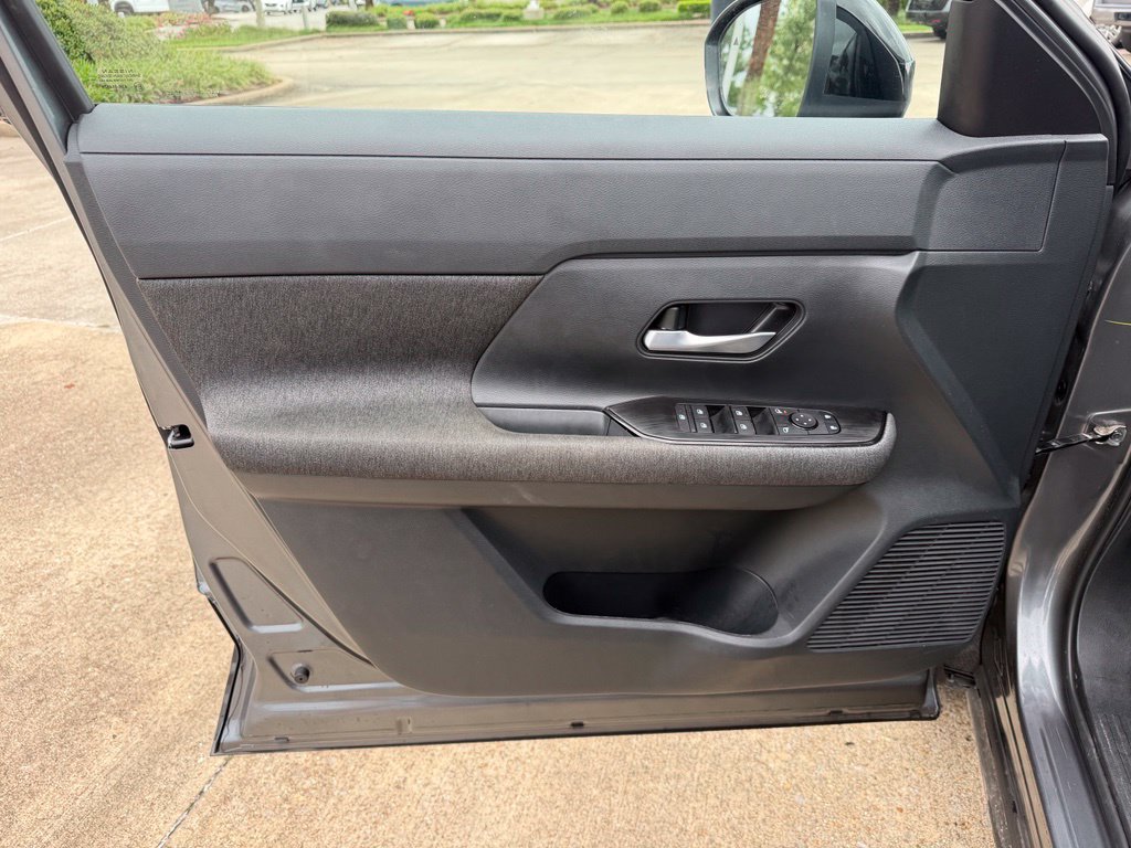 Used 2026 Nissan Kicks SV FWD image 11