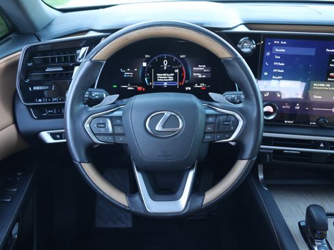 Used 2025 Lexus RX 350 Premium image 17