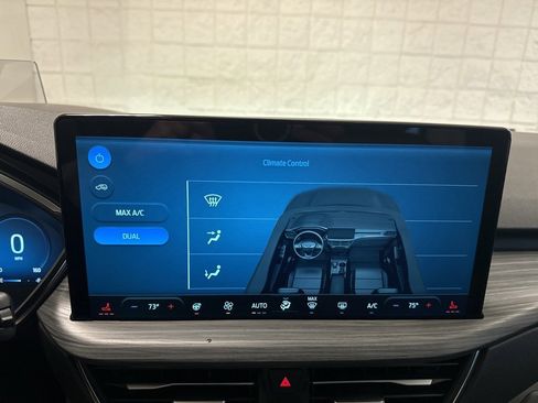 New 2025 Ford Escape SE w/ PHEV Premium Package image 32