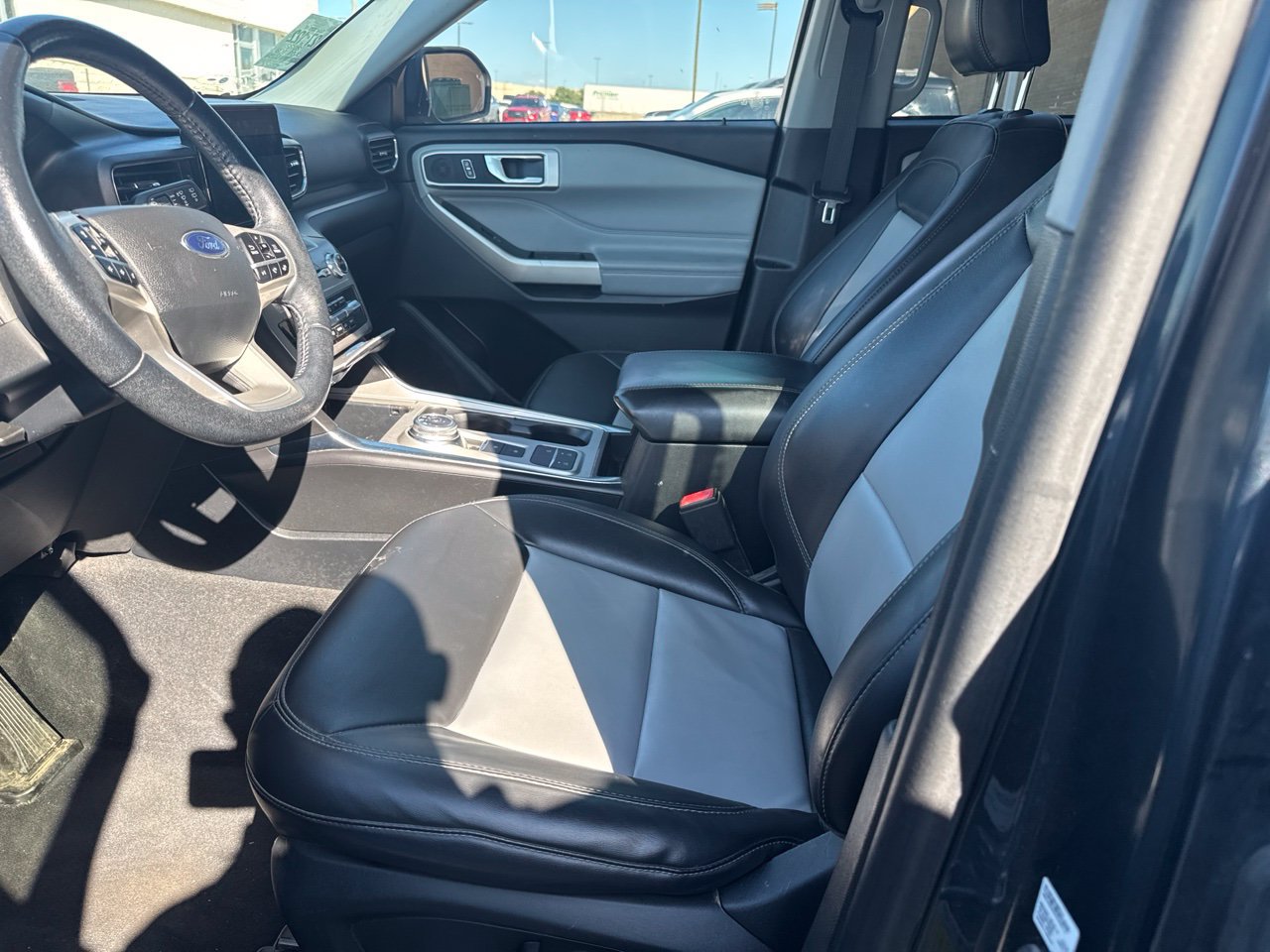 Used 2022 Ford Explorer XLT w/ Equipment Group 202A RWD image 7