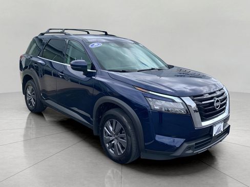 Used 2025 Nissan Pathfinder SV AWD/4WD image 1