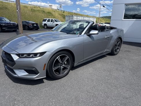Used 2025 Ford Mustang Premium RWD image 7