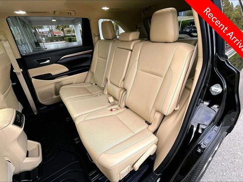 Certified 2019 Toyota Highlander Limited AWD/4WD image 22
