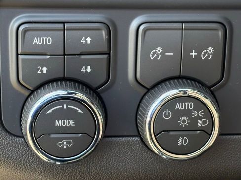 New 2026 Chevrolet Suburban RST w/ RST Capability Package AWD/4WD image 32