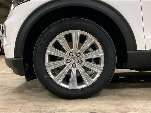 Certified 2023 Ford Explorer Limited w/ Equipment Group 301A AWD/4WD image 9