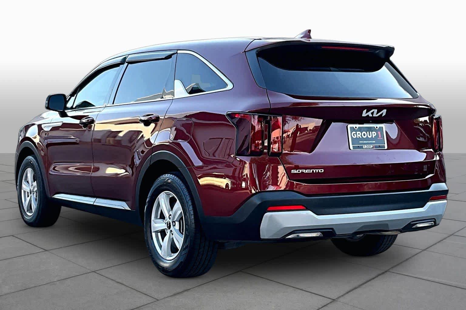 Used 2024 Kia Sorento LX FWD image 12