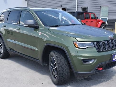 Used 2021 Jeep Grand Cherokee Trailhawk w/ Premium Lighting Group AWD/4WD image 3