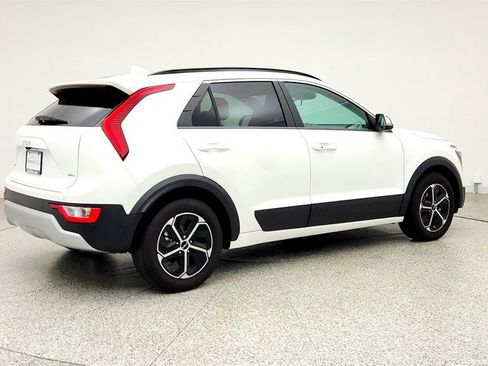 Used 2024 Kia Niro EX FWD image 5