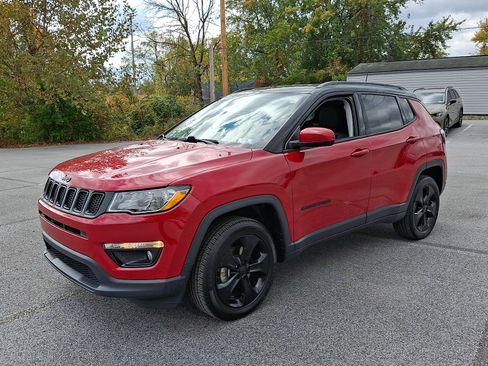 Used 2019 Jeep Compass Latitude image 3