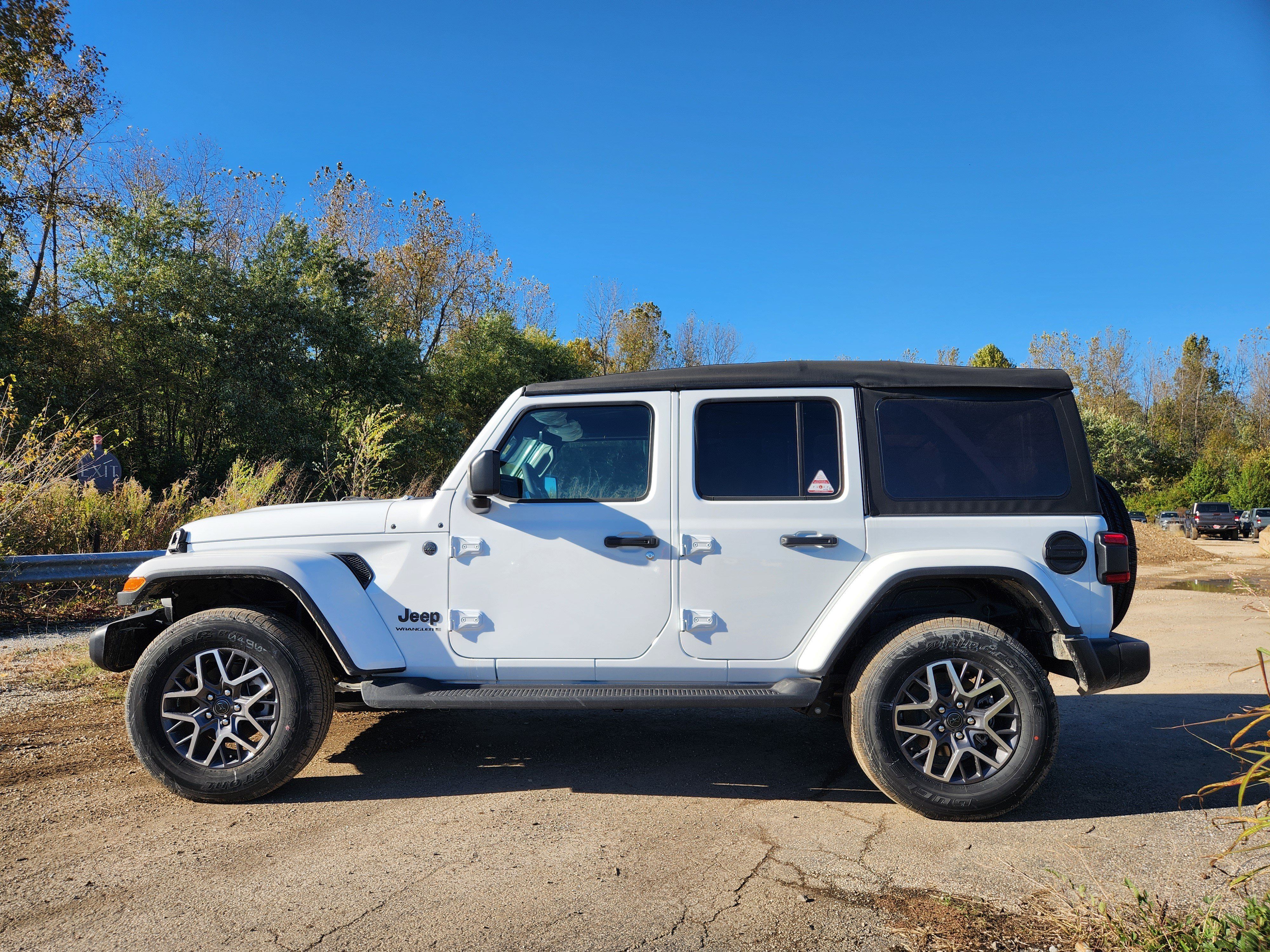New 2025 Jeep Wrangler Unlimited Sahara AWD/4WD image 22