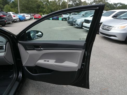 Used 2017 Hyundai Elantra SE FWD image 20