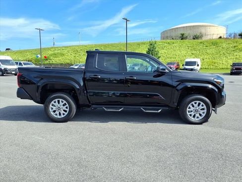 Used 2025 Toyota Tacoma SR w/ SR Upgrade Package AWD/4WD image 5