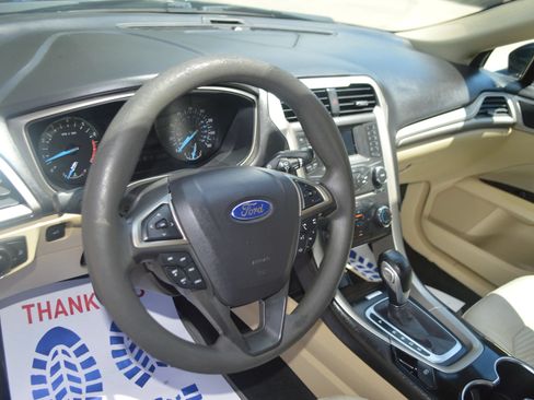 Used 2016 Ford Fusion SE FWD image 16