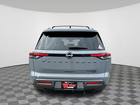 New 2026 Nissan Pathfinder Platinum image 18
