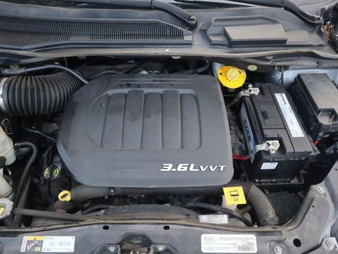 Used 2017 Dodge Grand Caravan SE image 33