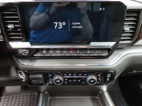 Used 2024 Chevrolet Silverado 2500 High Country image 13