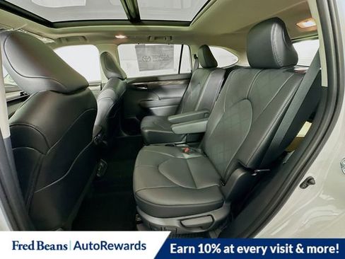 New 2026 Toyota Highlander Platinum image 26