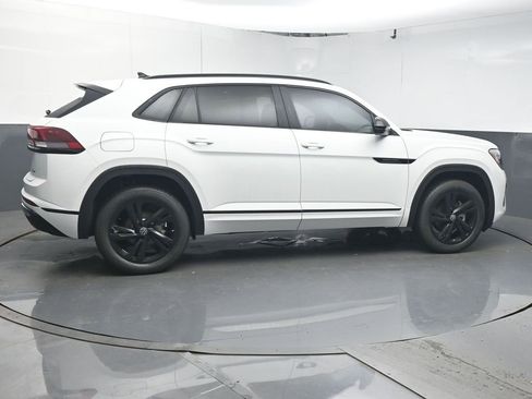 New 2026 Volkswagen Atlas Cross Sport SEL R-Line image 8