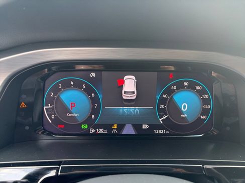 Certified 2025 Volkswagen Atlas Cross Sport SE FWD image 20