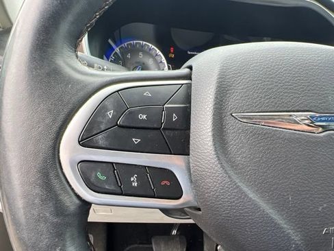Used 2018 Chrysler Pacifica Touring-L Plus FWD image 20