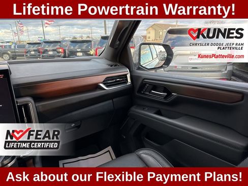 Used 2025 GMC Yukon XL Denali AWD/4WD image 29