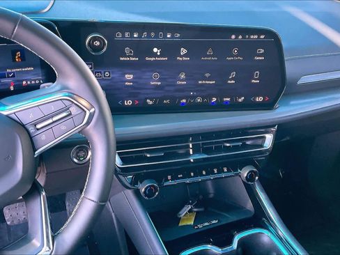 Used 2024 Chevrolet Traverse LT image 6