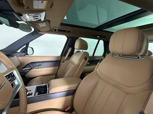 Used 2025 Land Rover Range Rover SE AWD/4WD image 7