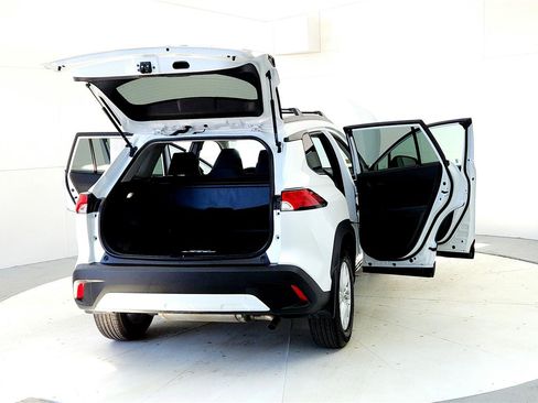 Certified 2023 Toyota Corolla Cross LE w/ Moonroof Package image 11