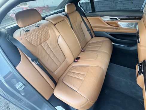 Used 2020 BMW 750i xDrive w/ Autobahn Package image 34