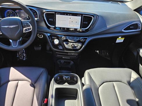 New 2026 Chrysler Pacifica Select image 8