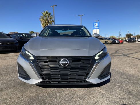 Used 2023 Nissan Altima 2.5 SV image 2