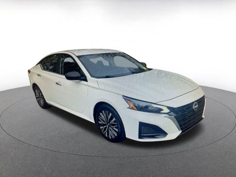 Used 2025 Nissan Altima 2.5 SV image 7