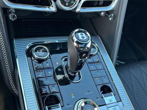 Used 2021 Bentley Flying Spur V8 image 22