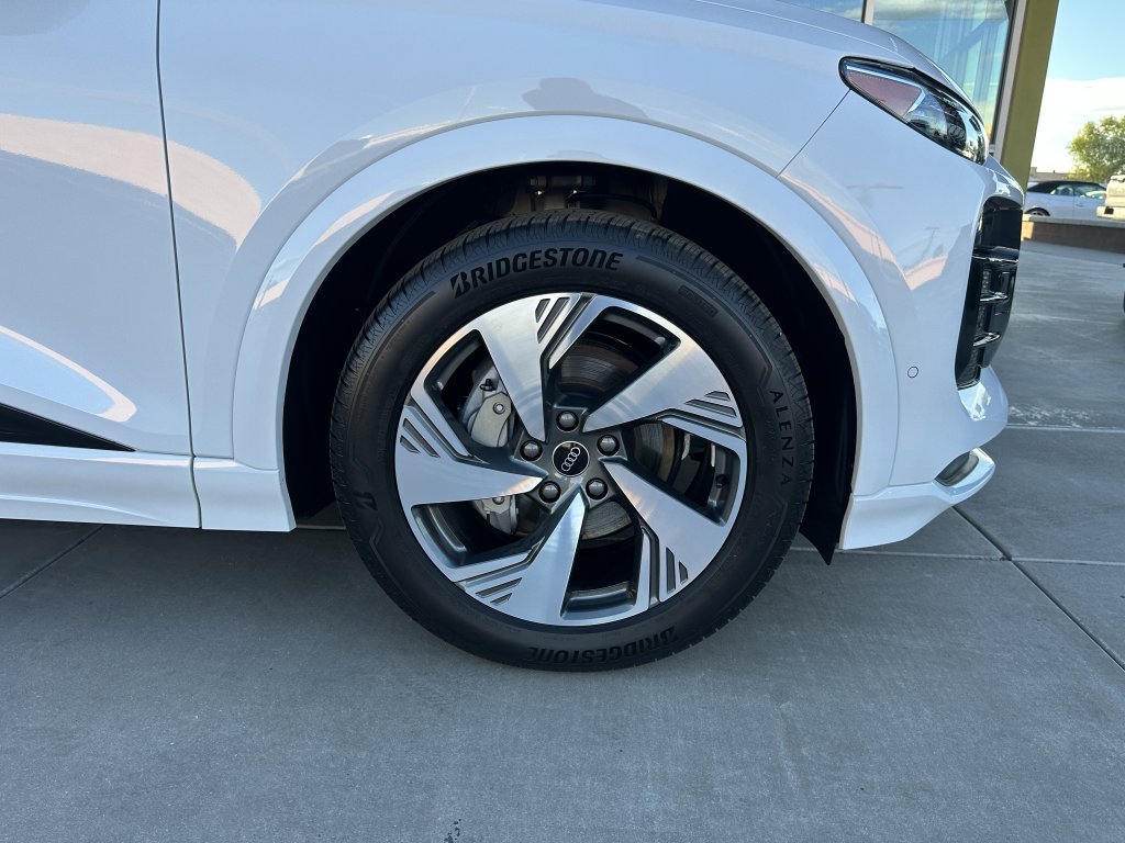 Used 2025 Audi Q6 e-tron Prestige w/ 20" Wheel Package AWD/4WD image 8